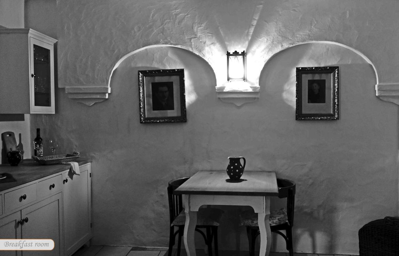 B B Guesthouse ティハニ エクステリア 写真